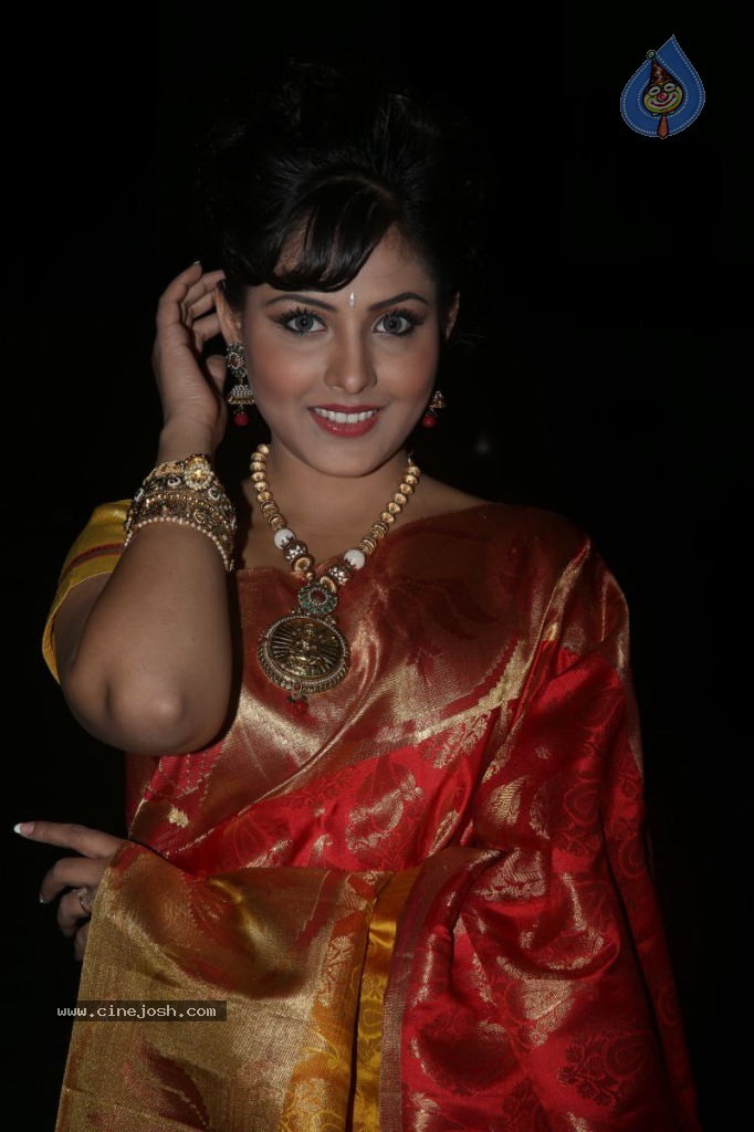 Madhu Shalini New Photos - 1 / 61 photos