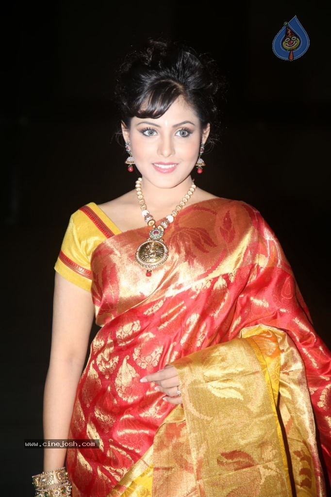 Madhu Shalini New Photos - 15 / 61 photos