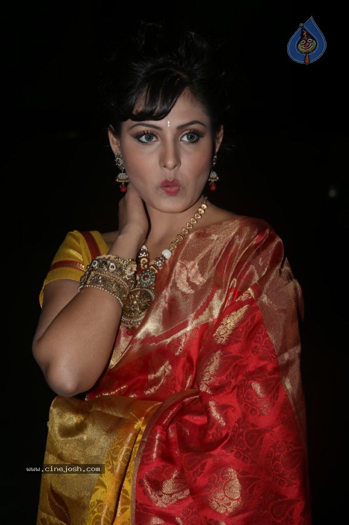 Madhu Shalini New Photos - 18 / 61 photos