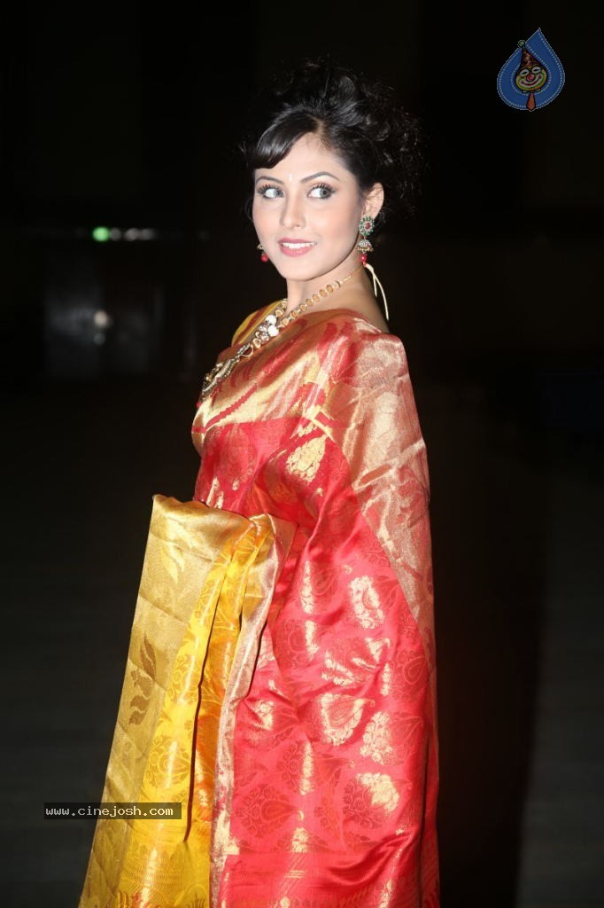 Madhu Shalini New Photos - 49 / 61 photos