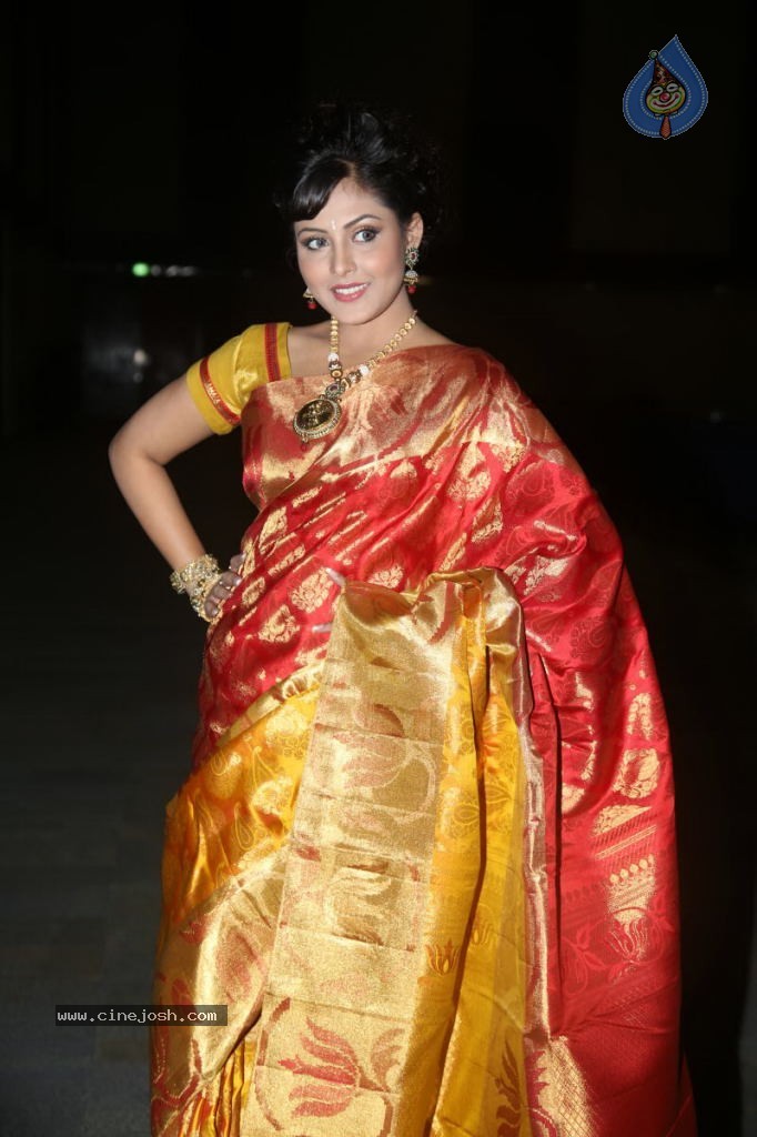 Madhu Shalini New Photos - 52 / 61 photos