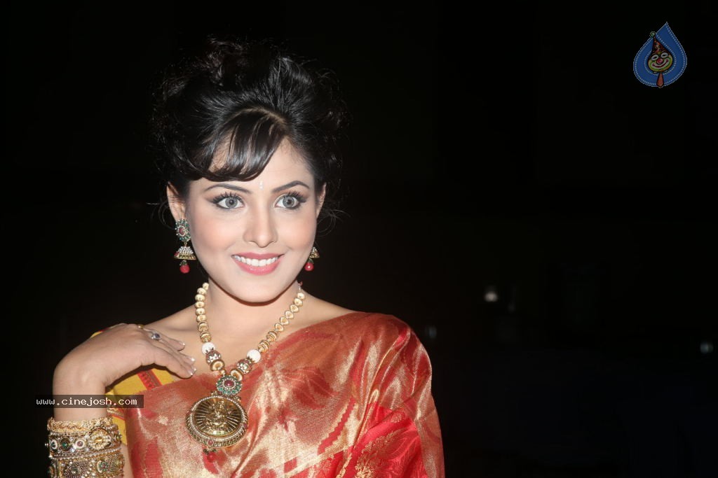 Madhu Shalini New Photos - 55 / 61 photos