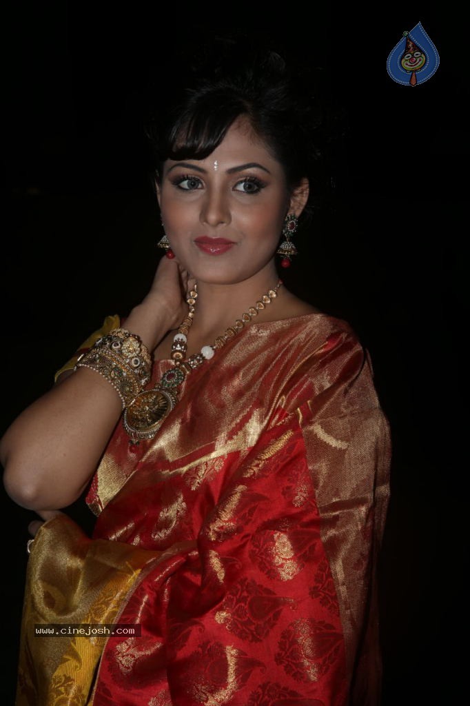 Madhu Shalini New Photos - 60 / 61 photos