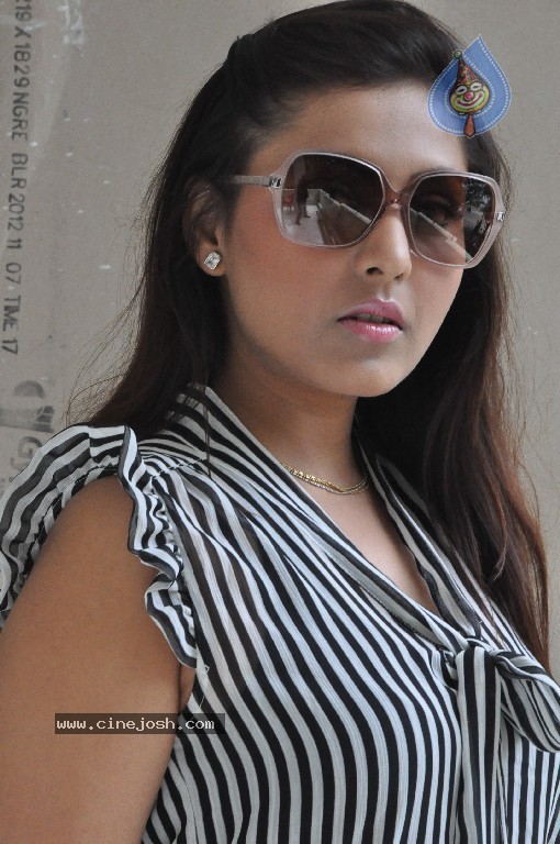 Madhu Shalini New Pics - 4 / 64 photos