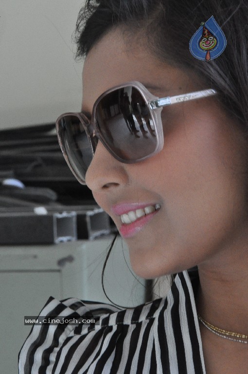 Madhu Shalini New Pics - 26 / 64 photos