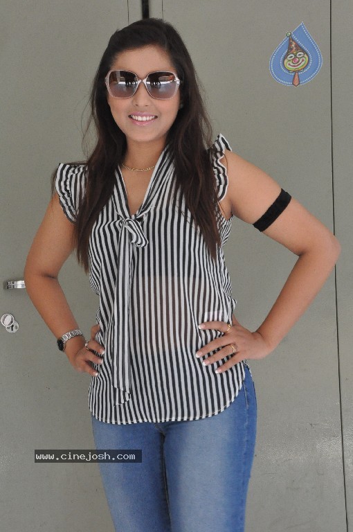 Madhu Shalini New Pics - 36 / 64 photos