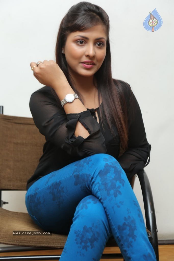 Madhu Shalini New Stills - 30 / 79 photos