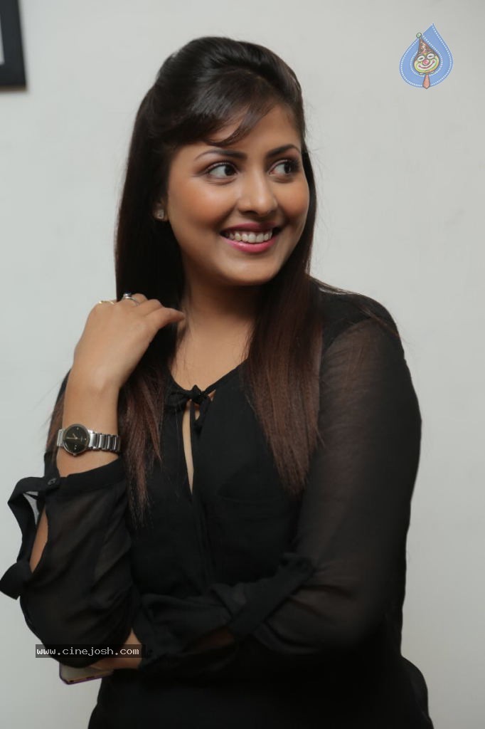 Madhu Shalini New Stills - 46 / 79 photos