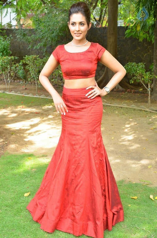 Madhu Shalini Photos - 9 / 21 photos