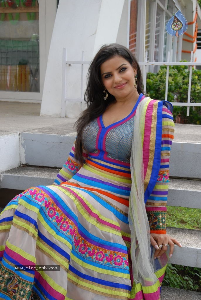 Madhu Sharma Latest Stills - 69 / 73 photos
