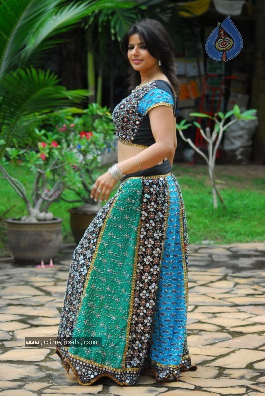 Madhu Sharma New Stills - 26 / 31 photos