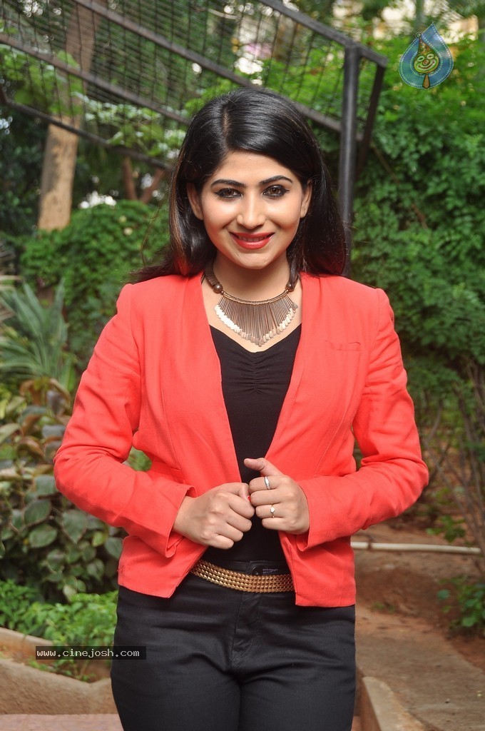 Madhulagna Das New Pics - 7 / 96 photos