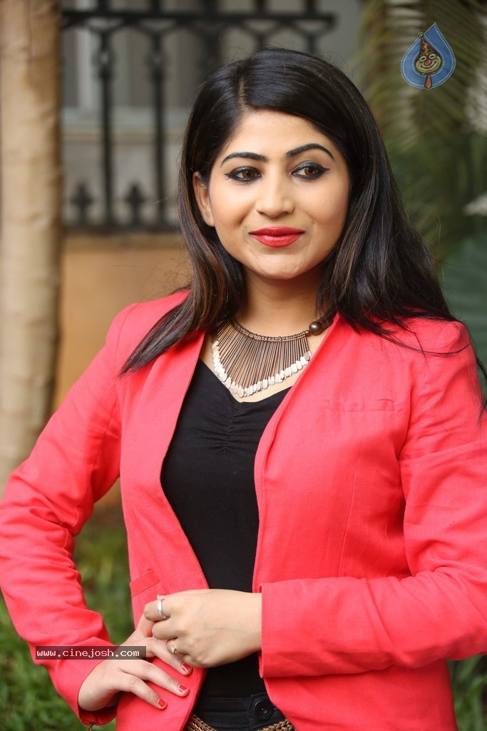 Madhulagna Das New Pics - 17 / 96 photos