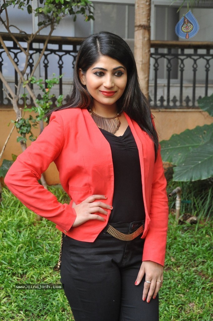 Madhulagna Das New Pics - 27 / 96 photos