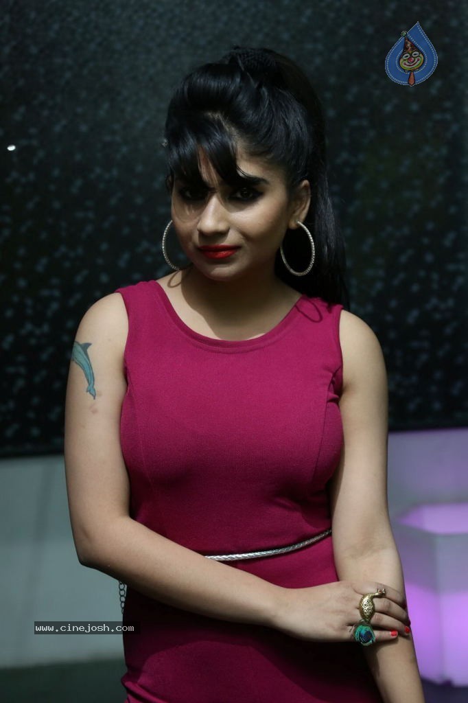 Madhulagna Das New Stills - 22 / 45 photos