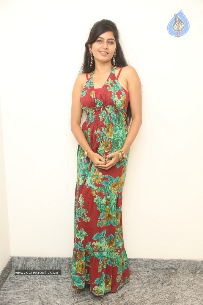 Madhumitha Gallery - 27 / 93 photos