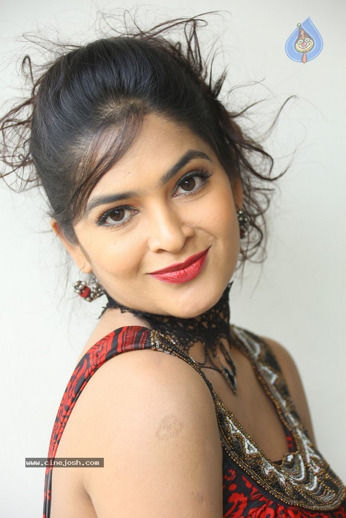 Madhumitha Hot Gallery - 13 / 117 photos