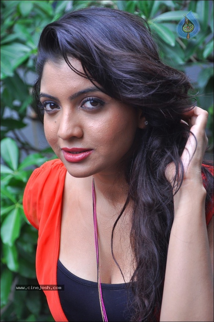 Madhuri Itagi Spicy Stills - 66 / 170 photos