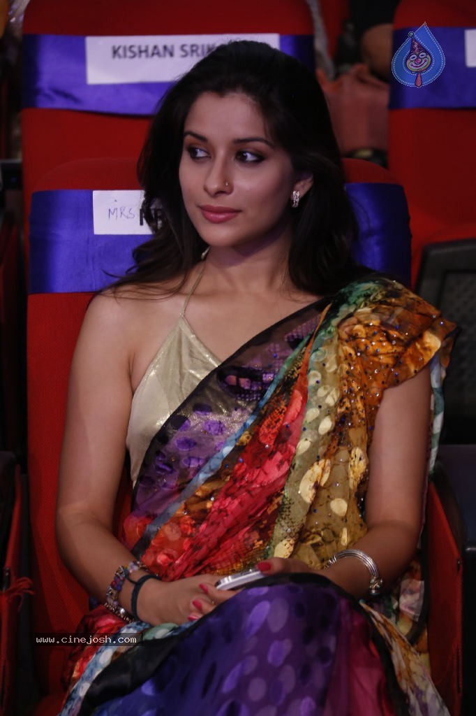 Madhurima Gallery - 11 / 35 photos