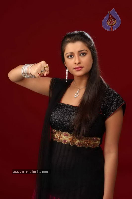 Madhurima Latest Gallery - 31 / 81 photos