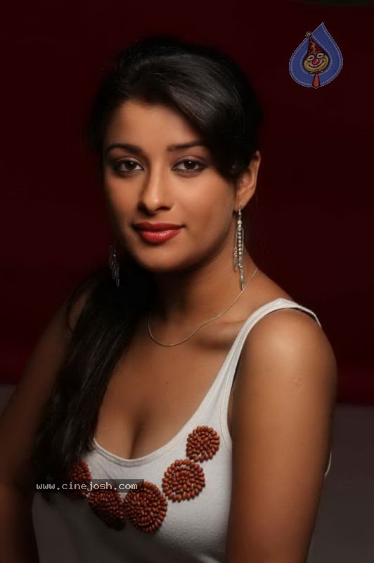 Madhurima Latest Gallery - 43 / 81 photos