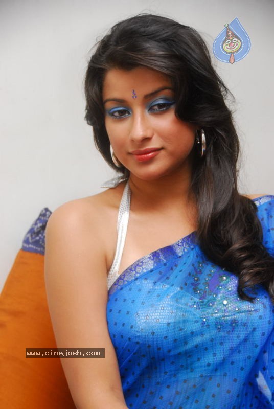 Madhurima Latest Photo Gallery - 11 / 40 photos