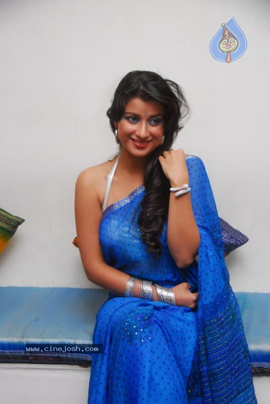 Madhurima Latest Photo Gallery - 17 / 40 photos