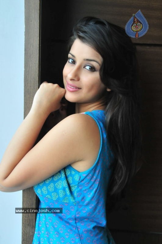 Madhurima Latest Photos - 104 / 108 photos