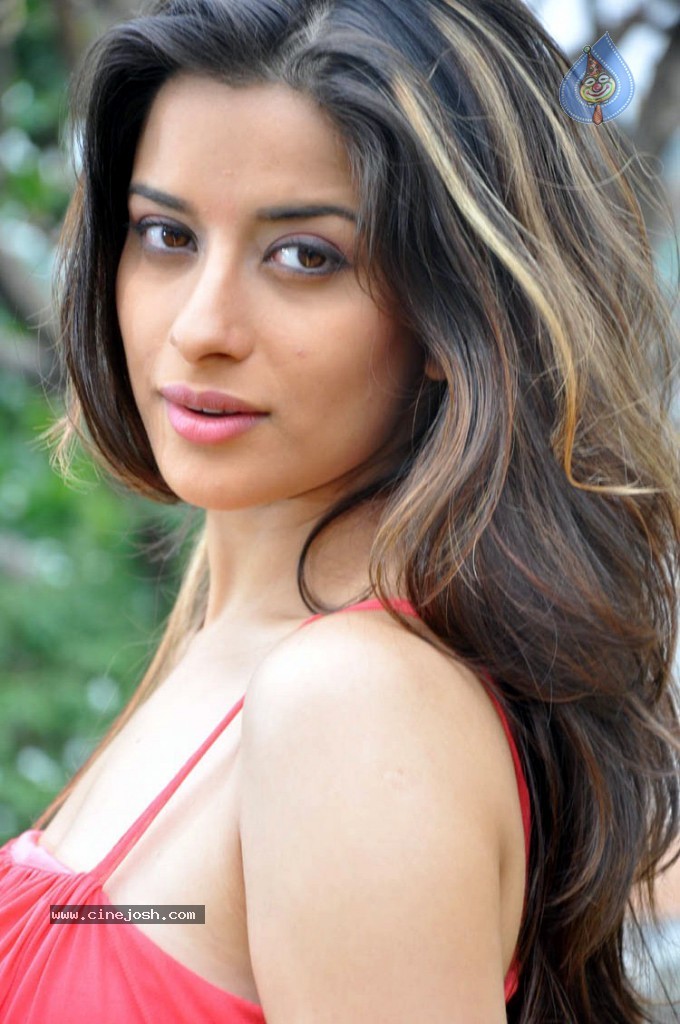 Madhurima Latest Photos - 2 / 41 photos