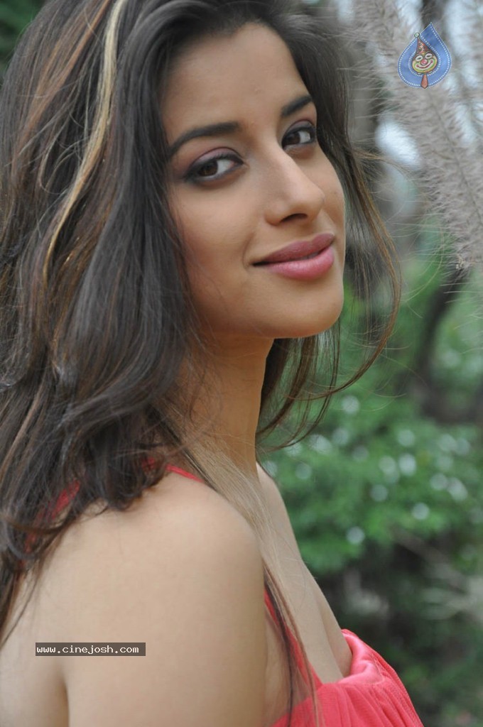 Madhurima Latest Photos - 14 / 41 photos