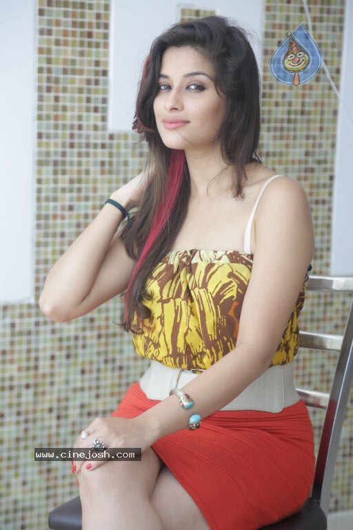 Madhurima Latest Stills - 16 / 84 photos