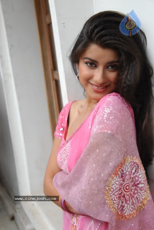 Madhurima Photo Gallery - 31 / 73 photos