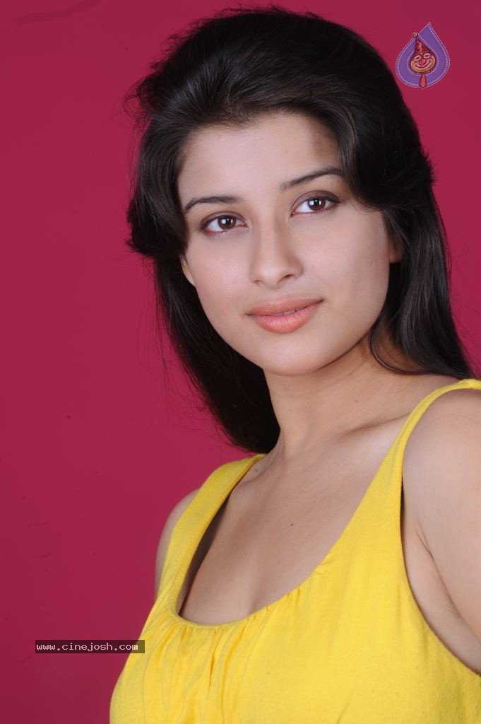 Madhurima Photos - 1 / 102 photos