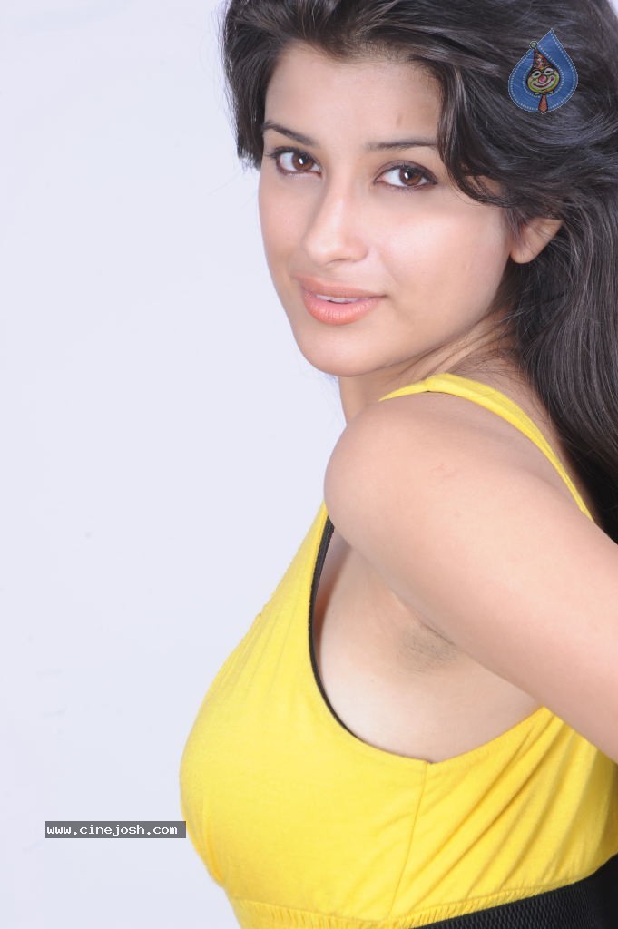 Madhurima Photos - 15 / 102 photos