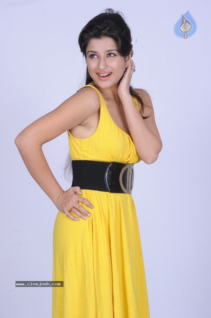 Madhurima Photos - 101 / 102 photos