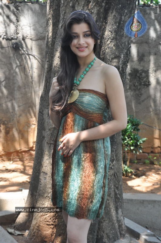 Madhurima Stills - 48 / 50 photos