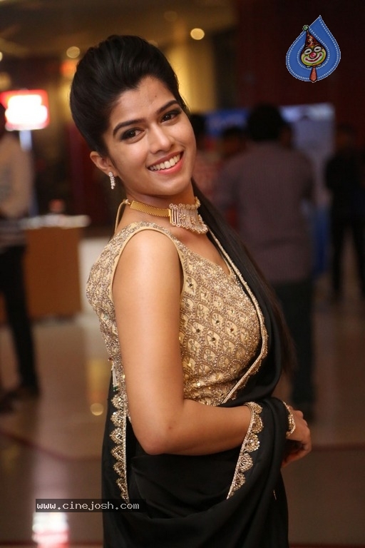 Mahima Actress Photos - 12 / 21 photos