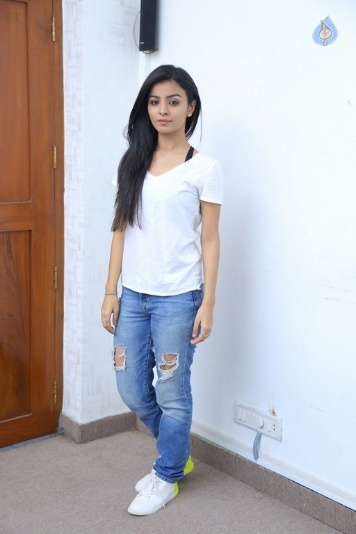 Mahima Makwana Latest Photos - 26 / 42 photos