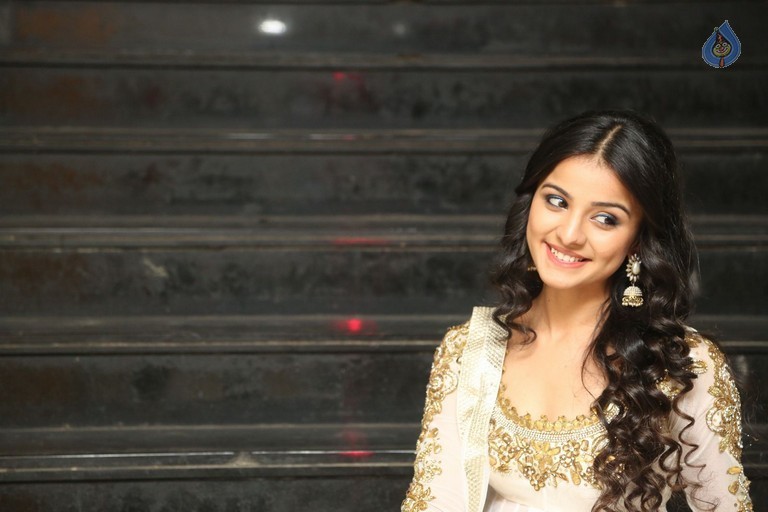 Mahima Makwana New Photos - 14 / 41 photos