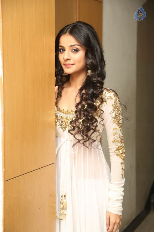 Mahima Makwana New Photos - 22 / 41 photos