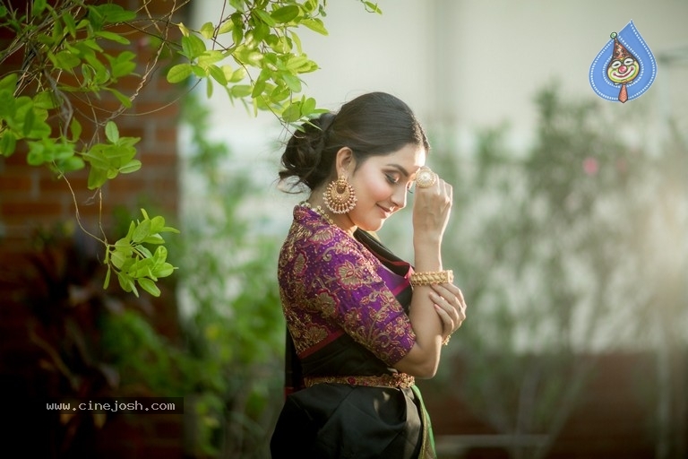 Mahima Nambiar Latest Photos - 4 / 14 photos