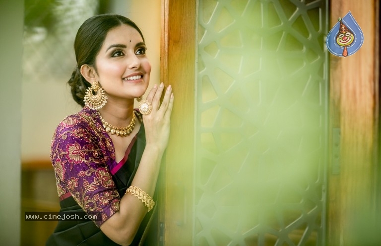 Mahima Nambiar Latest Photos - 9 / 14 photos