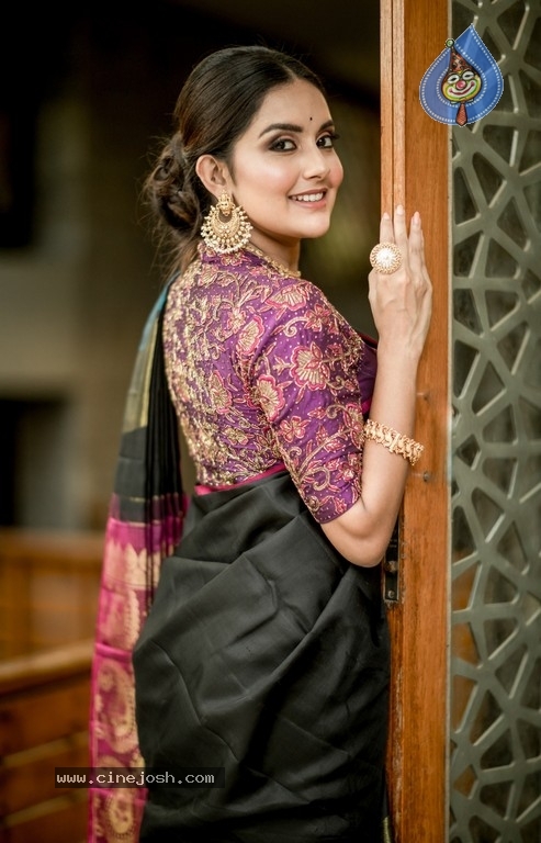 Mahima Nambiar Latest Photos - 11 / 14 photos