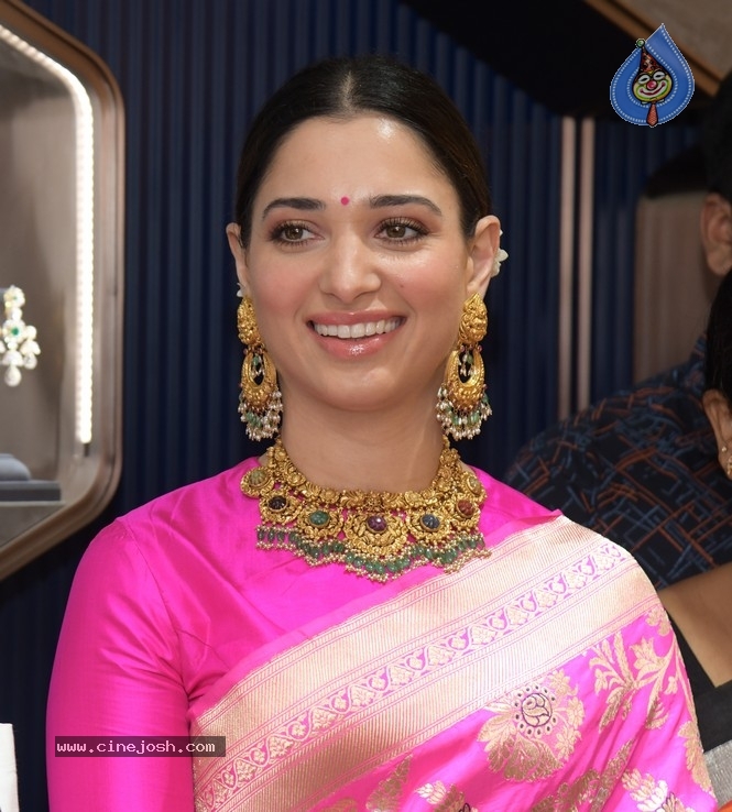 Malabar Gold New Showroom Launched By Tamanna - 2 / 18 photos