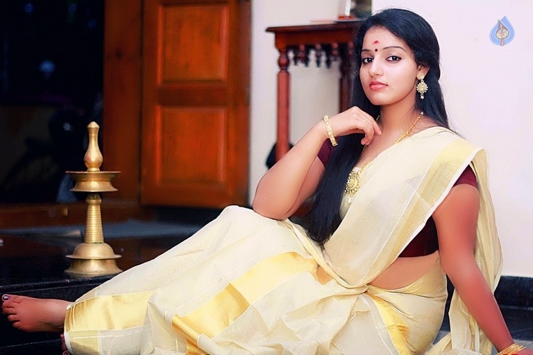 Malavika Menon New Stills - 5 / 10 photos