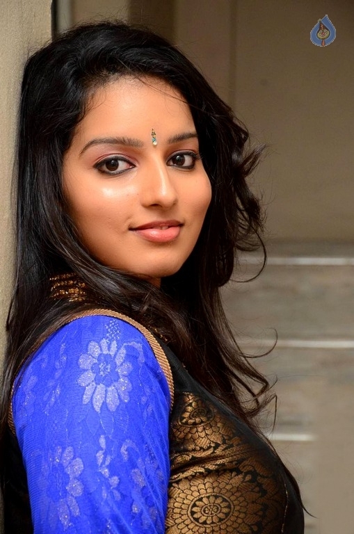 Malavika Menon New Stills - 6 / 10 photos