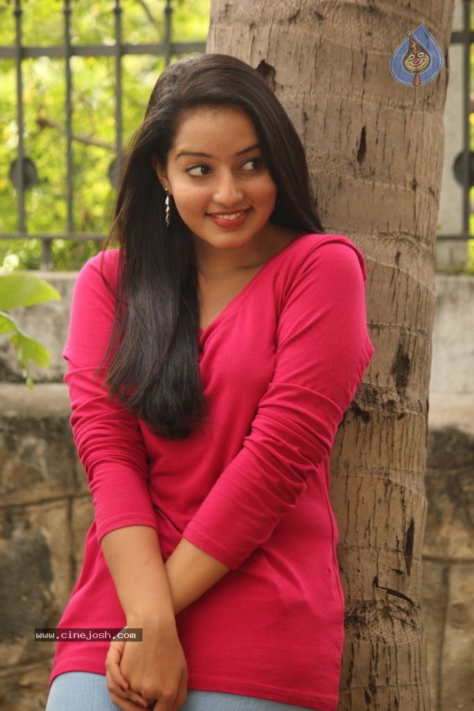 Malavika Menon Stills - 6 / 33 photos