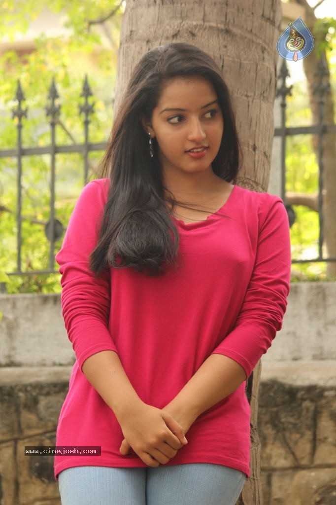 Malavika Menon Stills - 8 / 33 photos