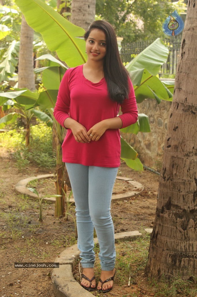 Malavika Menon Stills - 19 / 33 photos