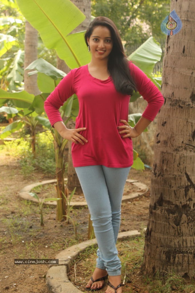 Malavika Menon Stills - 33 / 33 photos